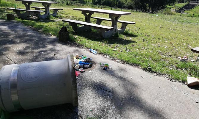 Törtek, zúztak amit csak értek